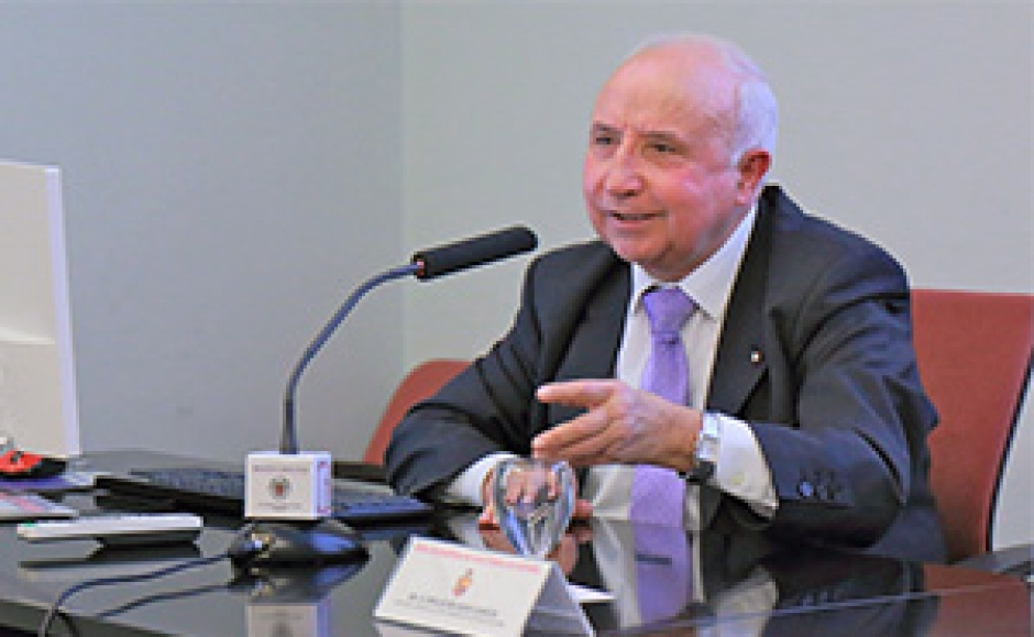 Conferencia del Dr. Luis Vázquez en la Universidad MIET de Moscú